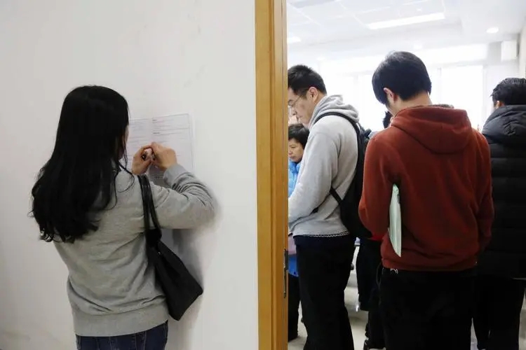 招聘|大专学历的96年女生，面试两份工作都碰壁，对自己的简历产生了怀疑