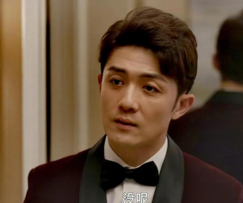 霍建华|踩箱子、穿高跟鞋，从霍建华到任嘉伦，这些男星拍戏时花样多