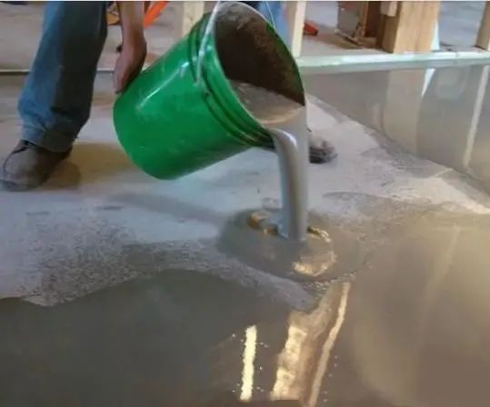 贴瓷砖都不如做“水泥自流平”！好看更省钱，回家也要这样装