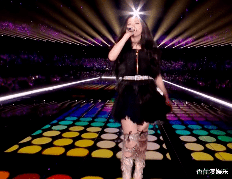 眼影 26位女星跨年争艳大戏:杨幂穿貂,杨紫撩开刘海,一个比一个有招