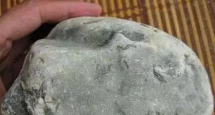 翡翠|翡翠赌石 , 不弄清楚翡翠的“皮、雾、肉”,怎么捡漏?
