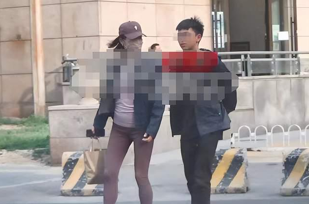 白百何|和大佬明星频频聚会,白百何带张思麟共享人脉圈,言语曝女强男弱