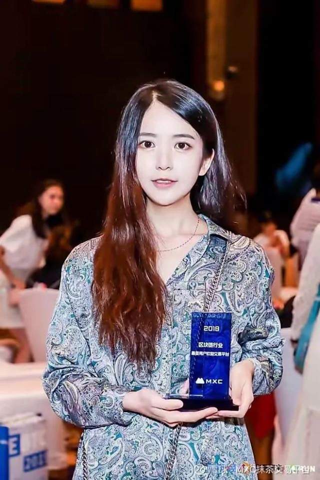 男子花30万给女友制造花海,网友:骗局,曾经骗了我们几千万