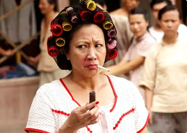 元秋|“包租婆”元秋罕见出镜,与妹妹文雪儿聚会迎新年,米雪也参加了