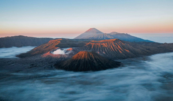 都说“水火不容”,但海底火山爆发时,为什么不会被海水浇灭呢?