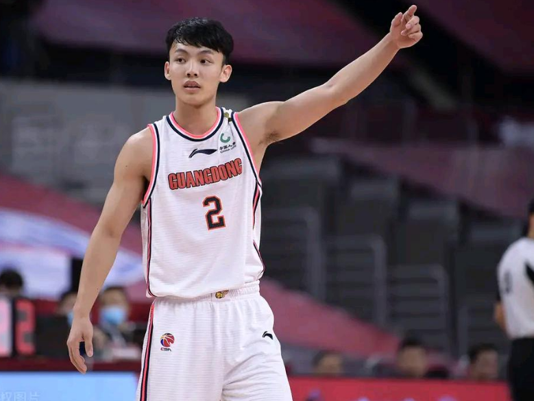 徐杰|恭喜178CM徐杰天价续约！杜锋对其宠爱有加，培养成亚洲艾佛森