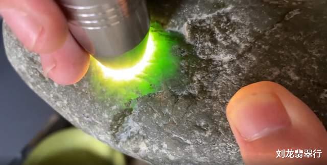 翡翠|幸运日记：价值40000的翡翠原石，怼出惊喜的满色玉牌