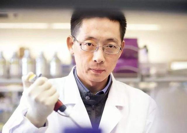 巩俐|施一公近照白发清瘦略显憔悴，妻子是清华学妹，2人育有1对龙凤胎