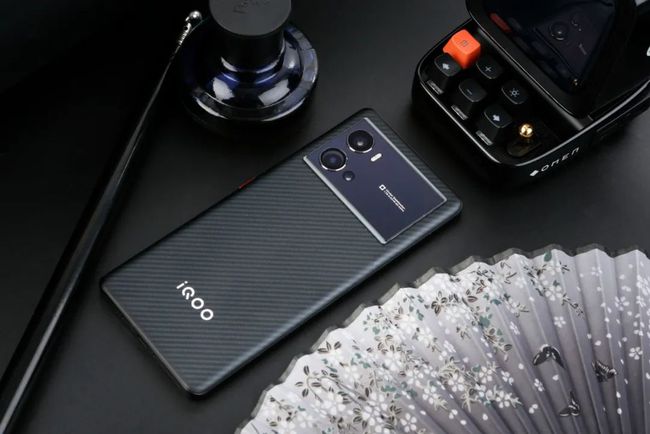 iqoo|iQOO 9 Pro 赛道版图赏：全新配色，美观更耐用