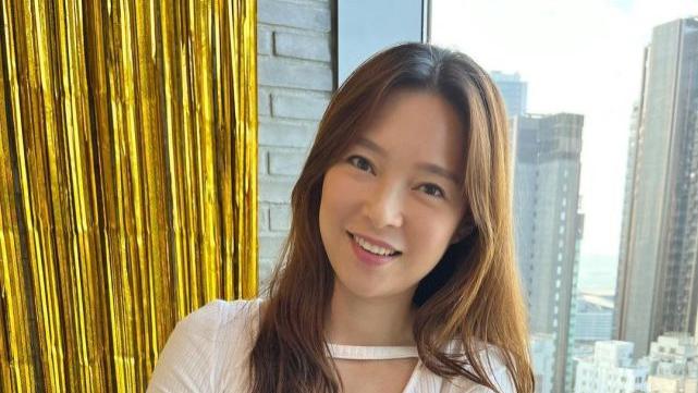 欧倩怡|妹妹提前欧倩怡庆生 即将踏入43岁还很冻龄 姐妹俩样貌神似