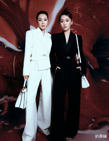 邹元清|51岁闫妮与女儿合体登封,邹元清写纸条表白妈妈,母女似姐妹花