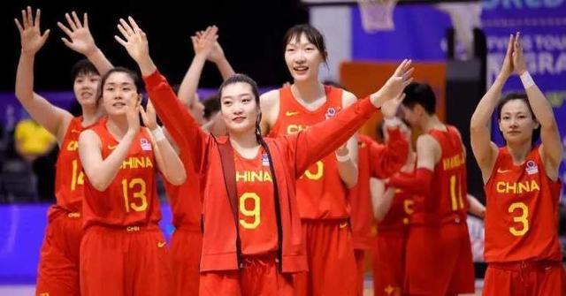 林书豪|中国女篮滞留欧洲后，李梦深夜打破沉默发声，姚明意外，球迷落泪