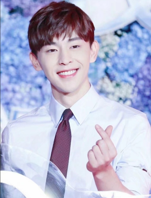 邓伦|疑邓伦赴上海处理税务画面曝光,神情疲惫显沮丧,目前已经回北京