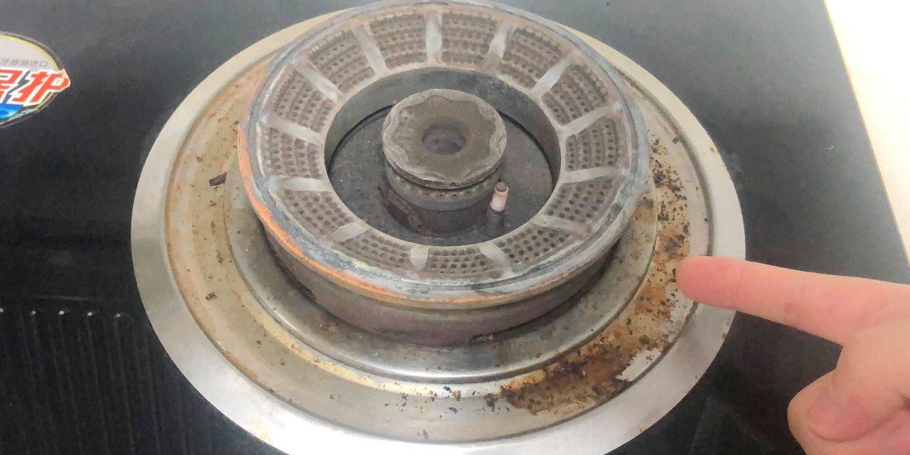 燃气灶的左边不能炒菜?我也是今天才知道,多亏燃气师傅的提醒