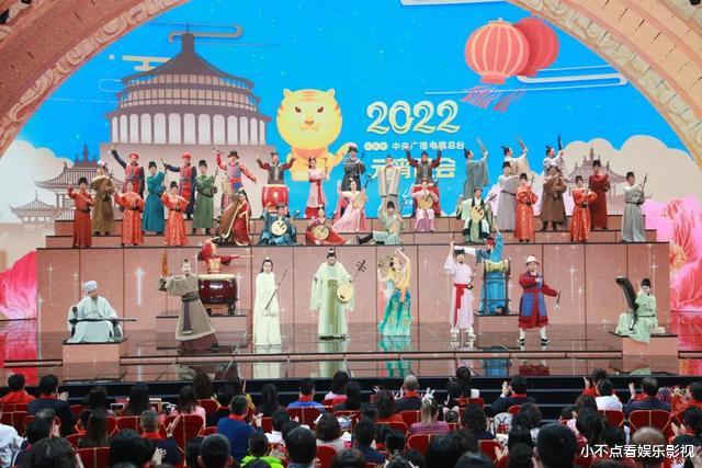 春晚|春晚撒贝宁三次失误，为何反被夸，央视元宵晚会女足成最大惊喜