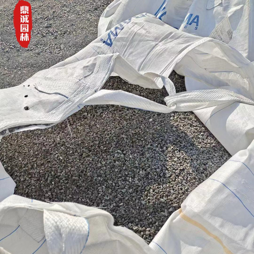 |砾石是我们常用的庭院铺路造景的小石头
