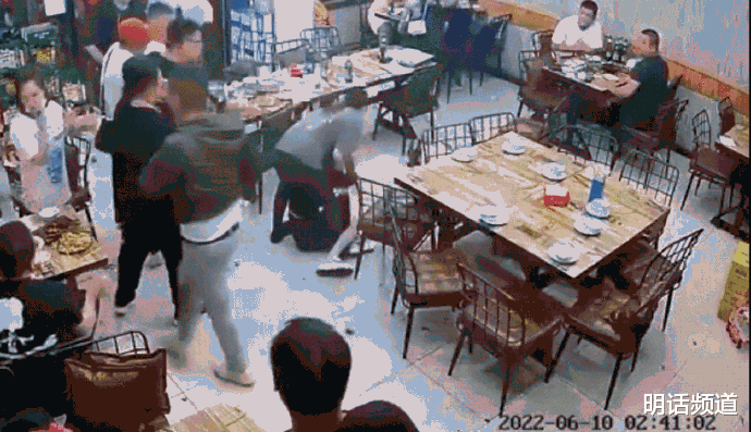 岂容无底线消费带血的唐山围殴女孩事件？