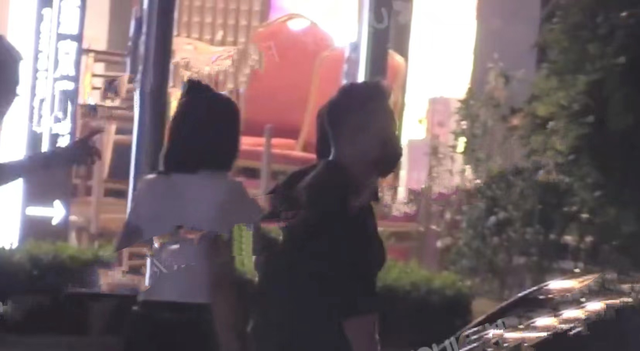 汪小菲|汪小菲张颖颖再被拍!女方撒娇求拥抱,张兰拒其参加家宴仍不认可