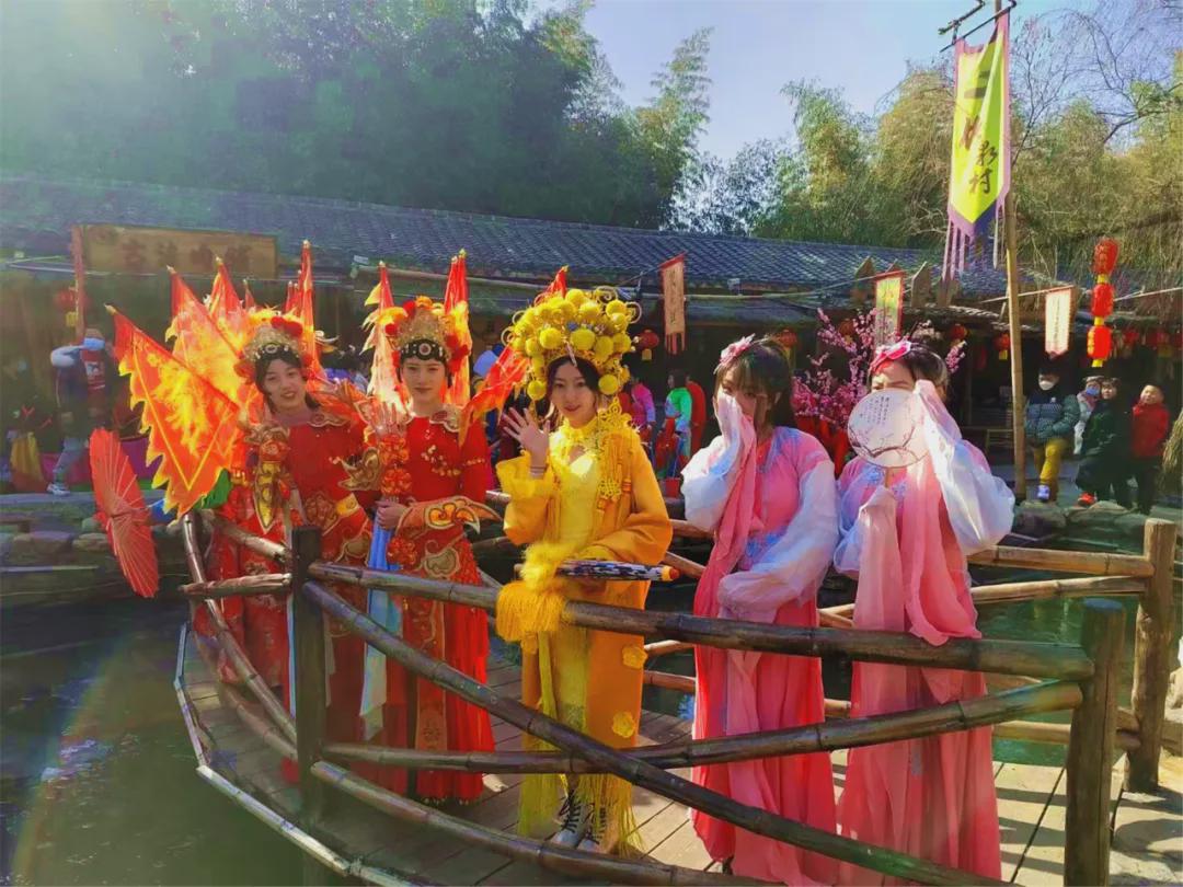 欧洲|当情人节遇到元宵节，竹泉村·红石寨还可以这么玩！