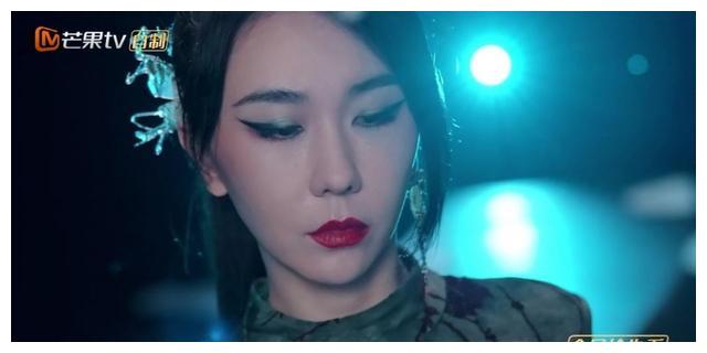 唐诗逸|《乘风破浪》三公演出，《佳人》出奇迹，唐诗逸真的会发光