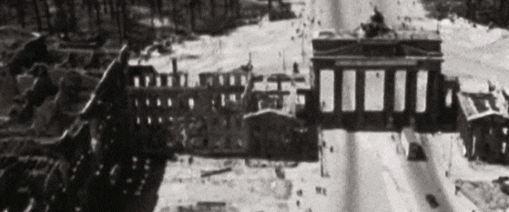 苏拉|悄悄播出的成人向,女主惨死14次,以为又是循环?小看她了!