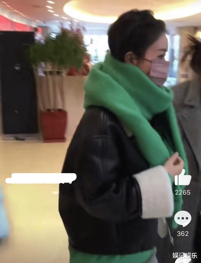 赵丽颖|赵丽颖参加春晚彩排,中指大钻戒抢眼,男星默默为她点赞