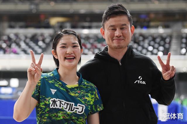 日本队|3-0！华裔教练助日乒新星夺冠，横扫张本智和妹妹，师徒开怀大笑