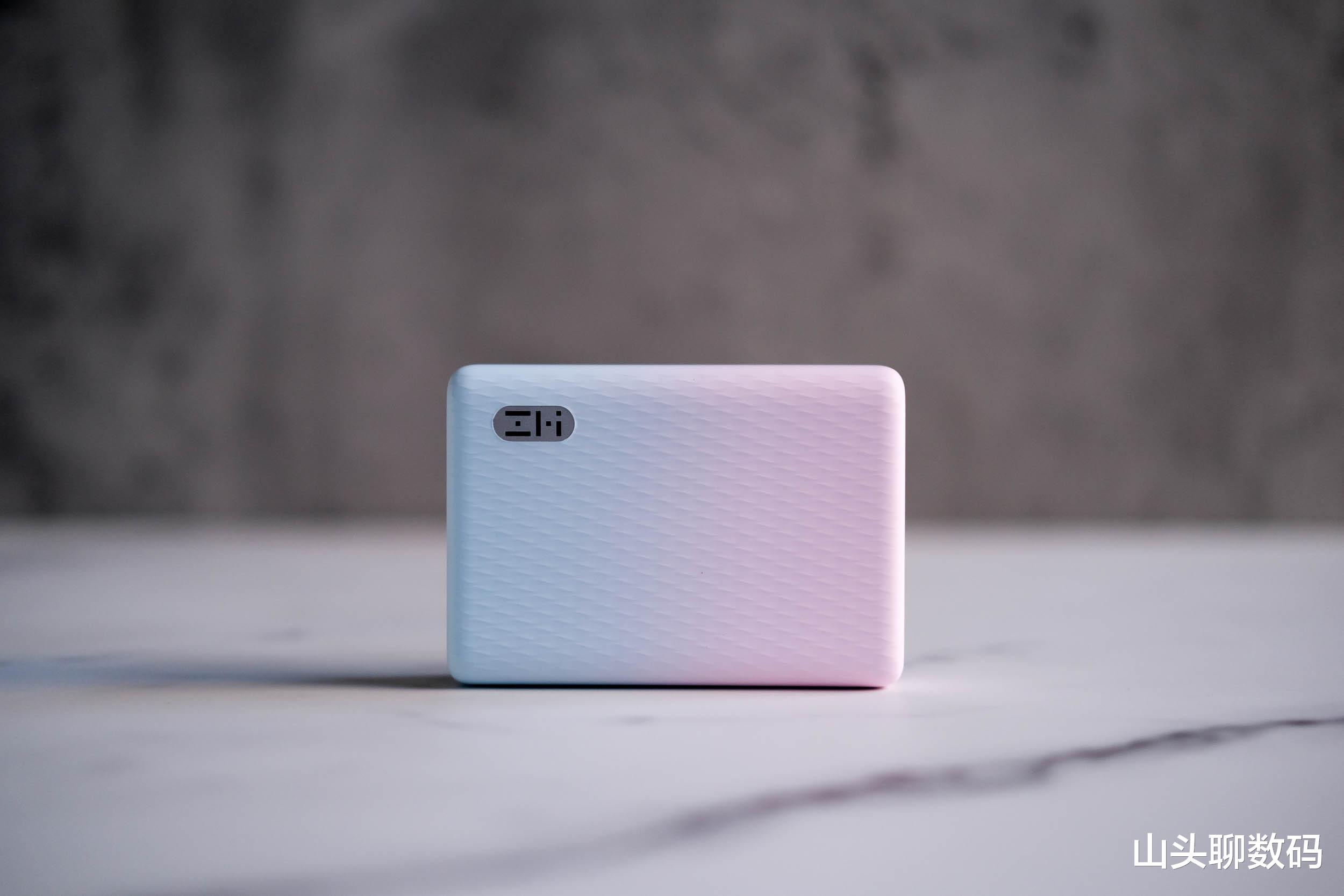 移动电源|ZMI双向快充移动电源MINI开箱：充电宝都能做得这么好看？