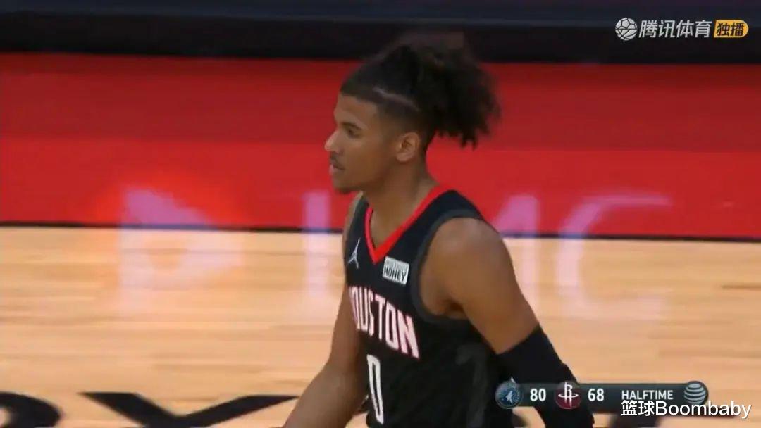 火箭队|平框隔扣！单节19分！拿61分！NBA新秀纪录啊！恐怖，太恐怖了啊！