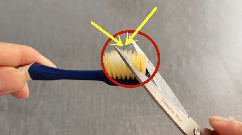 废旧牙刷不要扔！剪一剪放到厨房，老公天天抢着用，太省钱了