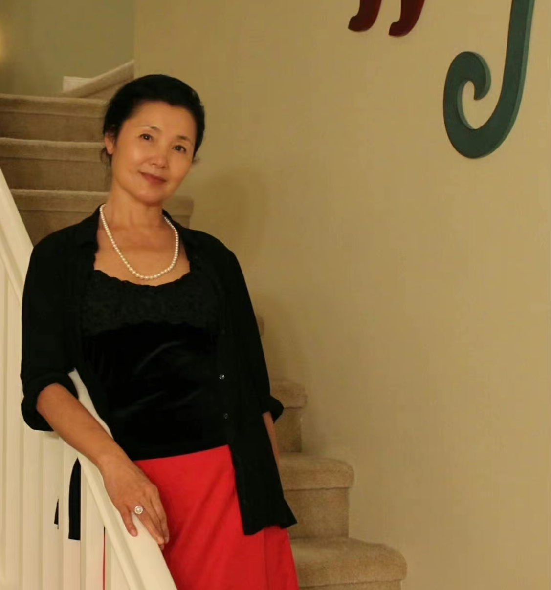 姜黎黎|68岁女星姜黎黎定居美国!住高档豪宅生活舒适,老公早已满头白发