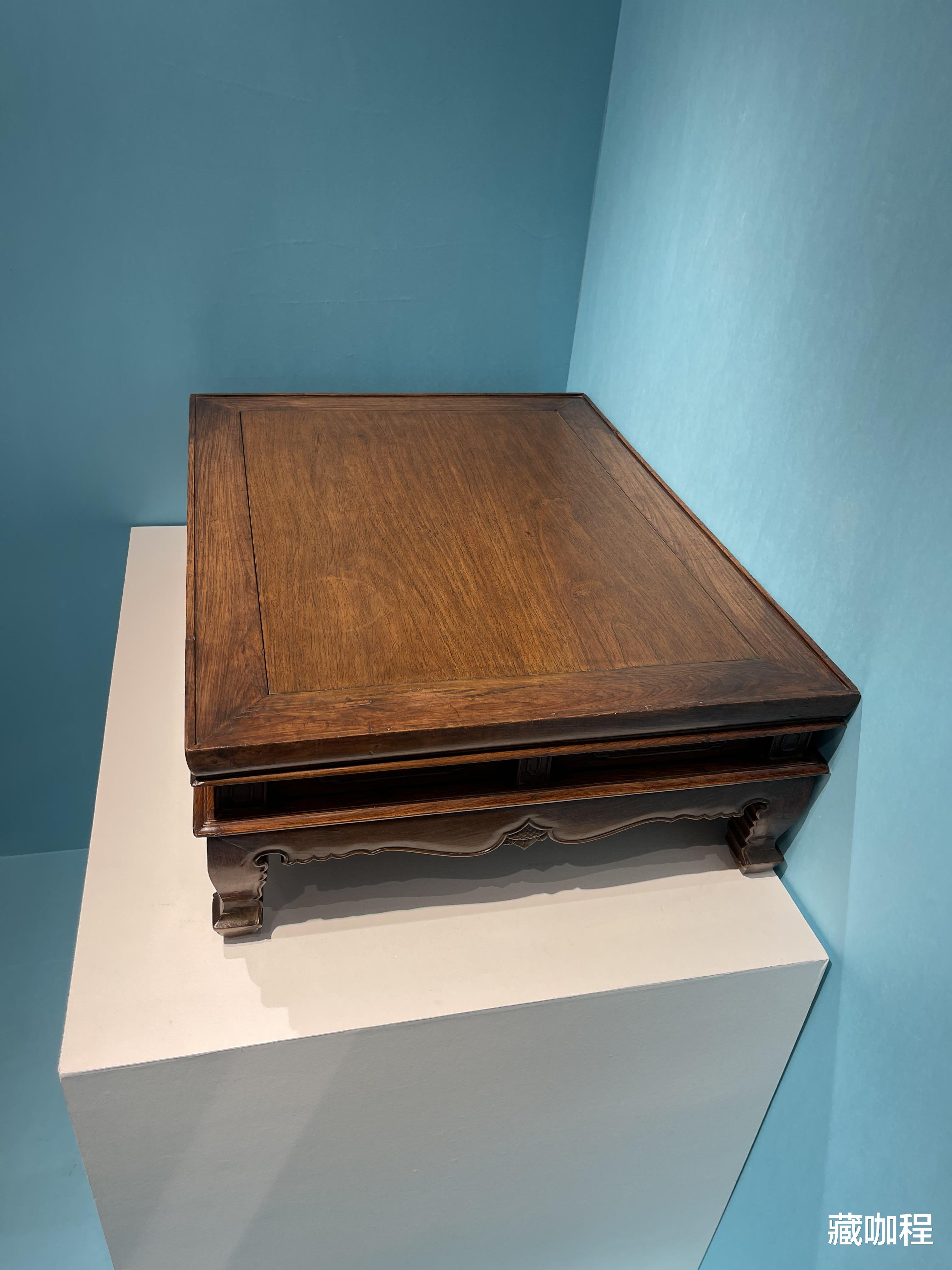 |边抹下凸出一木,黄花梨高束腰炕桌不同寻常