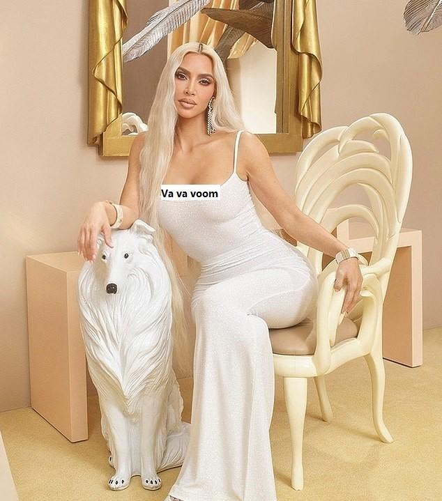 皮特|42岁金·卡戴珊穿奶白裙，花瓶腰真绝，夜访纽约被指“想皮特了”