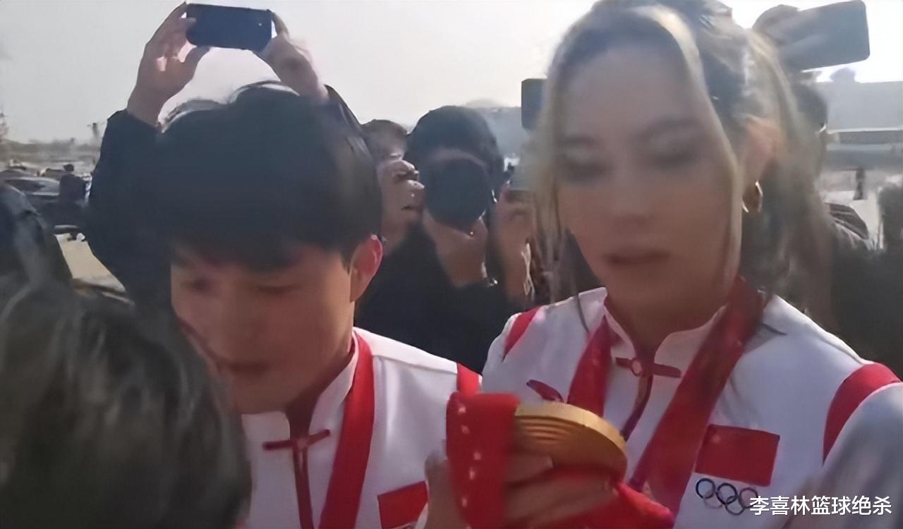 韩聪|韩聪狂收金牌拍照：注意下发型！谷爱凌人气最高，苏翊鸣发言超棒
