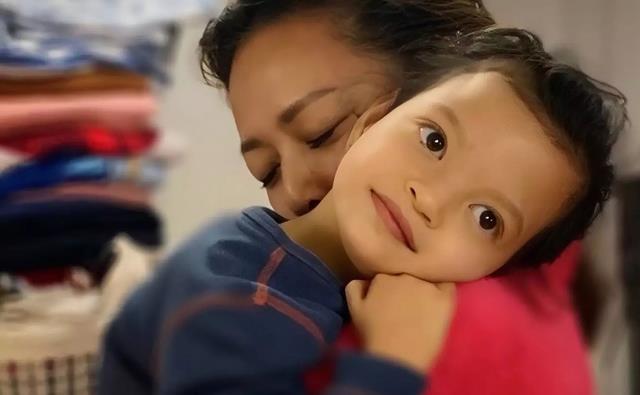 钟丽淇|知名港星钟丽淇为女儿庆生!患罕见基因疾病,12岁还不会说话走路