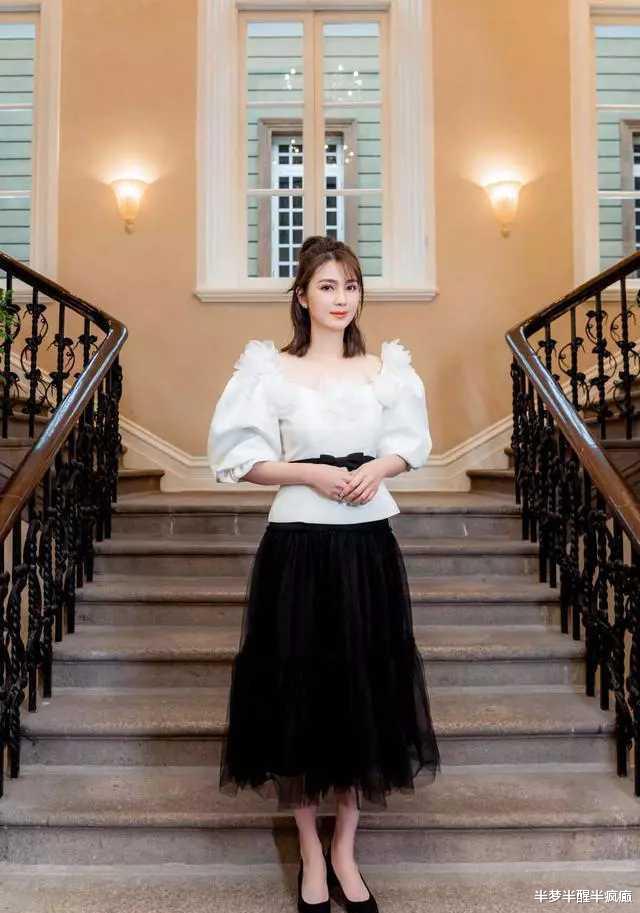 洪欣|50岁洪欣直播带货,身材圆润变化大,首次带货销售成绩却令人心酸