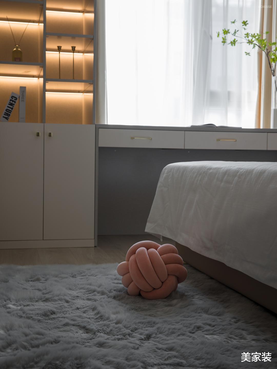 半深色半复古调的家,每一处都很完美,舒适又自然