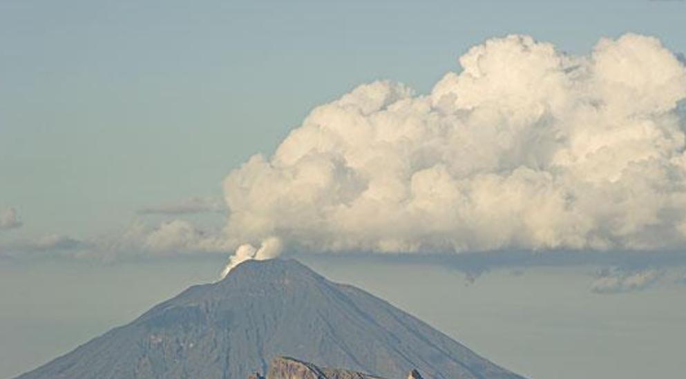 熔岩涌入大海!世界最活跃的火山之一喷发,会让冬季更冷吗?