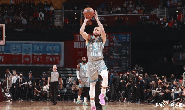 斯蒂芬·库里|NBA历史首人！恭喜库里，美名嘴赞他联盟门面，FIBA官方晒照祝贺