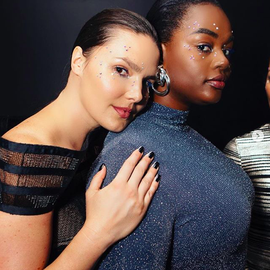 运动 纽约时装周总结:没想到今年彩妆趋势竟然与铁锈、金属有关?