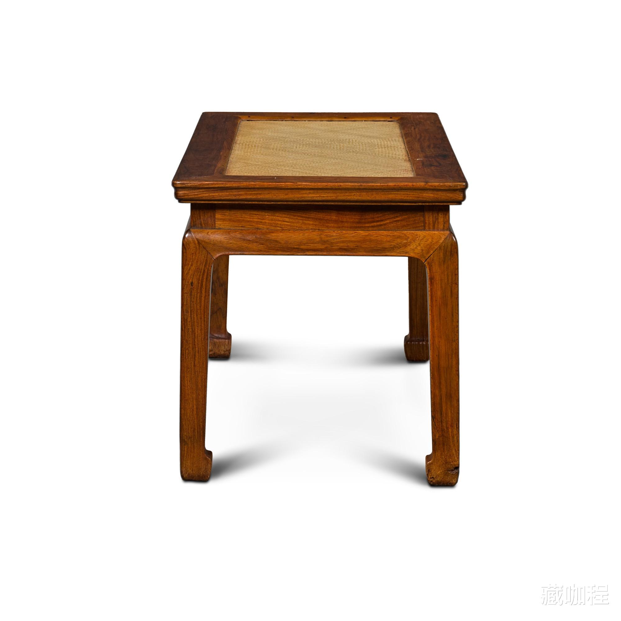 |?高束腰、无枨无角牙,黄花梨二人凳估价五十万元