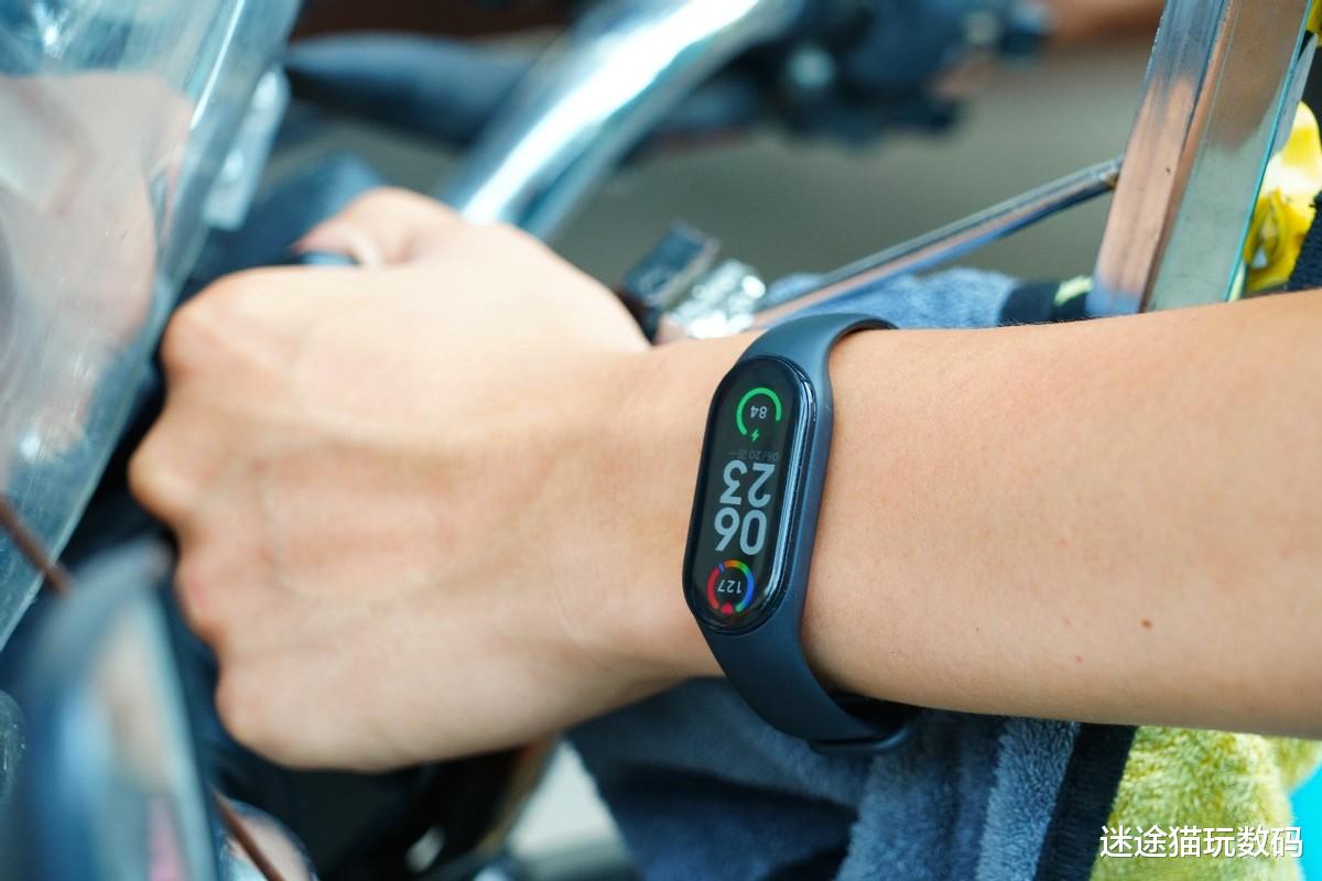 saas|屏幕全新升级：随身携带健康管家，小米手环7上手实测