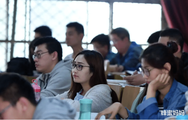 求职|“抱歉,我们只看第一学历”,985博士求职被拒,只因本科不是名校