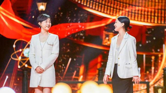 孙俪|周迅同框孙俪输太多！一个穿西装显小家子气，一个小香风端庄优雅