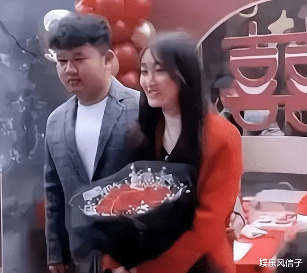 陈亚男|陈亚男被曝二婚嫁给富二代，婚礼现场很寒酸，连婚纱都没穿