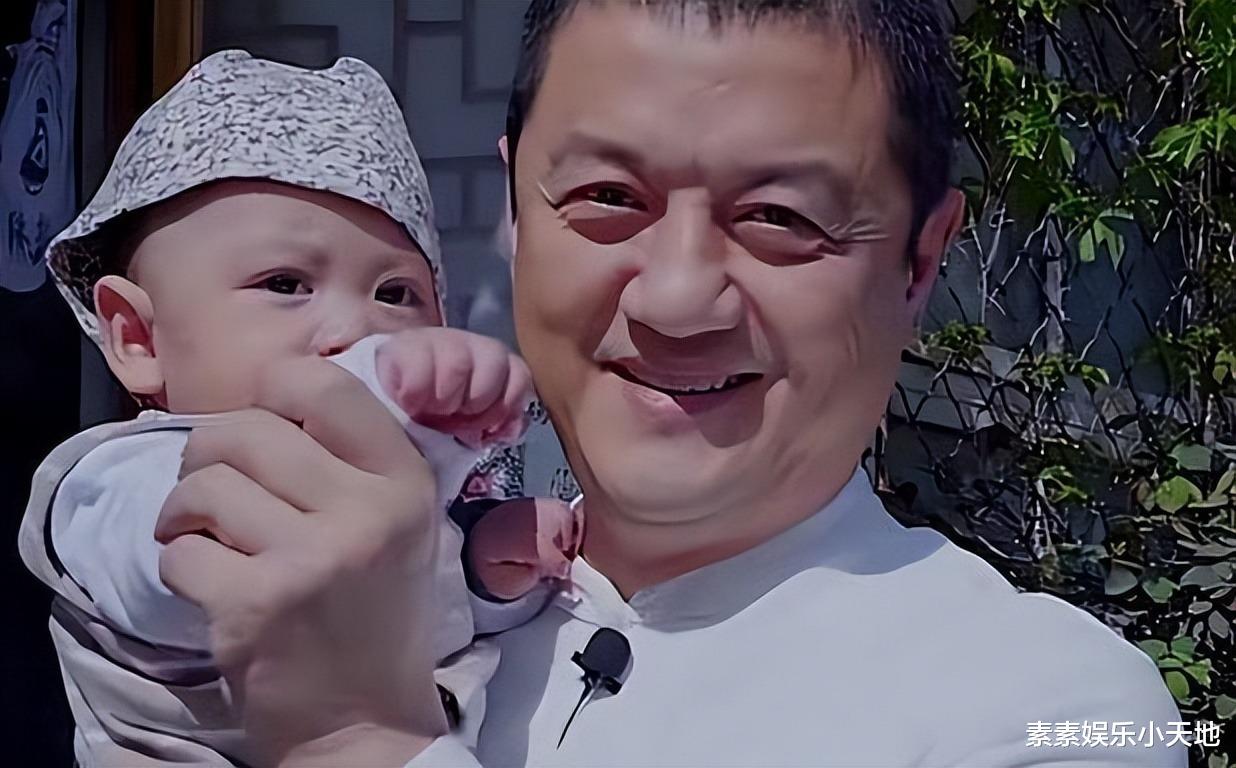 李亚鹏|李亚鹏回应“高冷闺女卑微老爹”评论：嫣儿没有不理我！