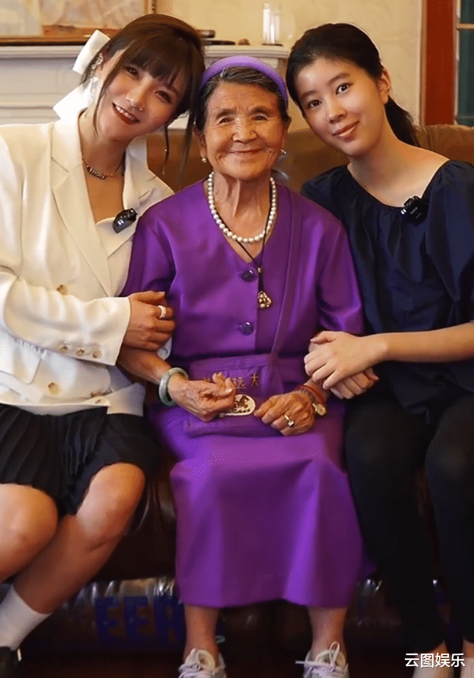 黄圣依|杨子一家豪宅过中秋!20岁学霸大女儿罕露面,被赞太像继母黄圣依