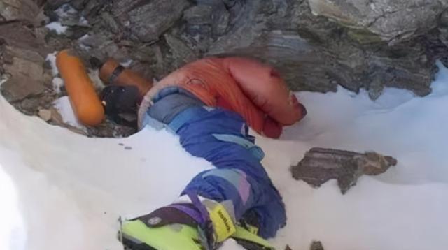 僧人|珠峰上的睡美人,为何20多年无人敢动?直升机不能运她下山吗?
