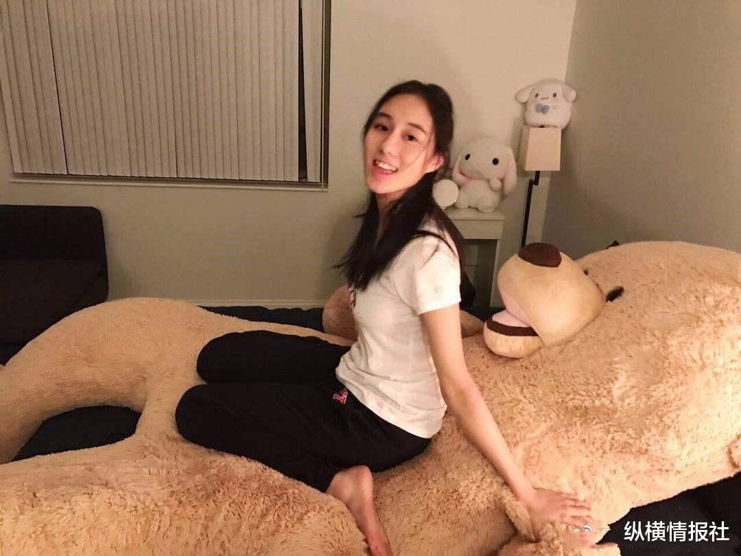 何超欣|赌王家族又一美女出现，何超琼变老，何超莲已过时，她才是最美的