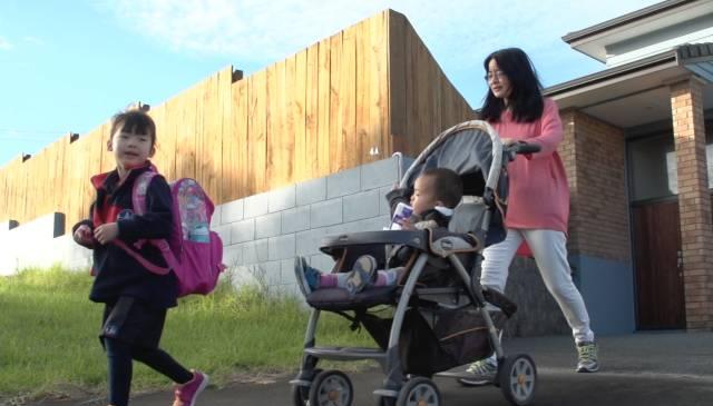 全职妈妈|如何看待家庭主妇和职业女性这两种身份?